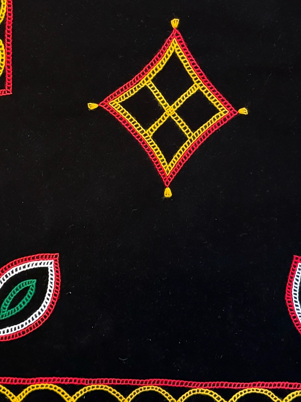 Authentic Traditional Toghu Atoghu Cameroon Bamenda Vest Velvet Hand Embroidered - Picture 11 of 11